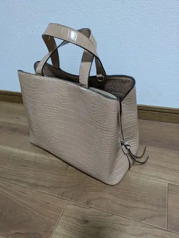 베이지 크로커다일풍 토트백