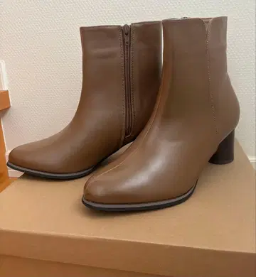 [새상품 미사용] 브라운 지퍼 달린 숏부츠