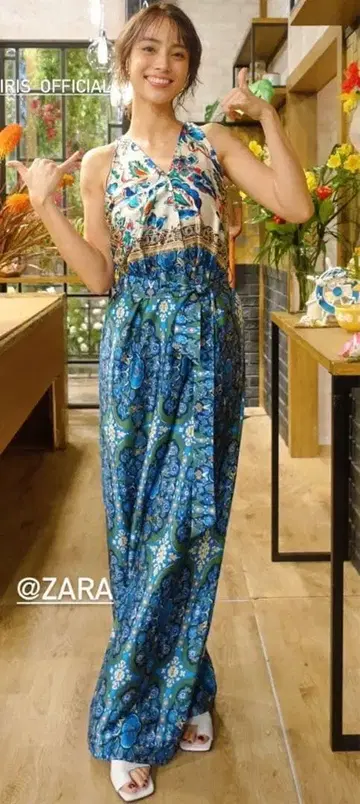 ZARA 꽃무늬 점프수트 M 사이즈 블루 계열