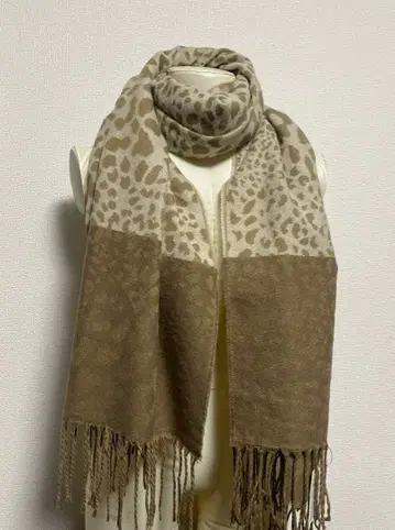 [ 택 포함 ] 쿠 드 샹스 레오파드 무늬 스톨 베이지