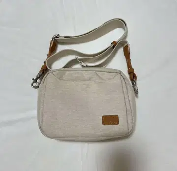 Nordace Siena Pro 크로스바디백 키링 포함