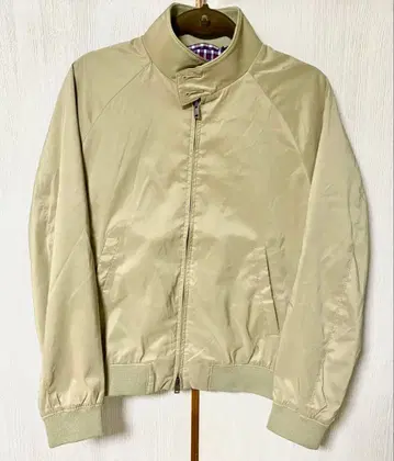 UNIQLO 베이지 스탠드 카라 점퍼