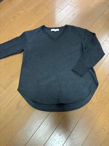 자유구 V넥 긴팔 울 티셔츠 (작은 사이즈 32)