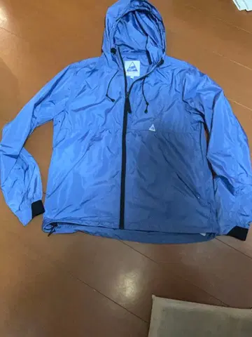 Cape Heights 후드 부착 나일론 자켓