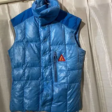 파란색 다운 베스트 G 자수 포함