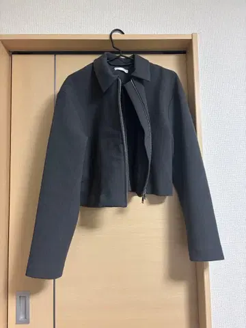 ZARA 다크 그레이 크롭 자켓