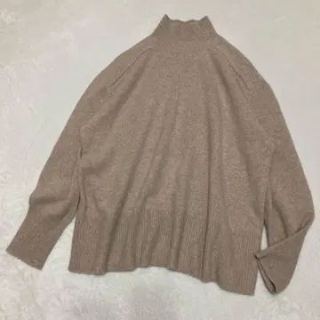 [ 새상품급 ] 미라 오웬 Mila Owen 백 슬릿 양모 캐시미어 니트