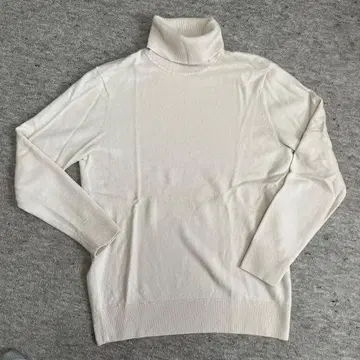 유니클로 캐시미어 100% 터틀넥