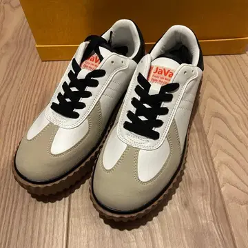 [ 미사용 새상품 ] java 통굽 스니커즈