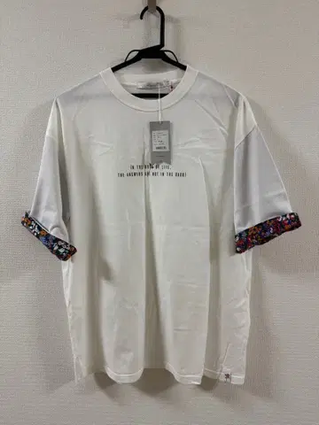 rehacer 레어셀 화이트 T셔츠 꽃무늬 소매