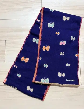 미나 페르호넨 'hanahane' 머플러