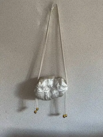 극장 프로 퀼팅 핸드백 화이트