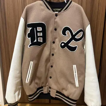 자수 로고 포함 바시티 자켓 베이지