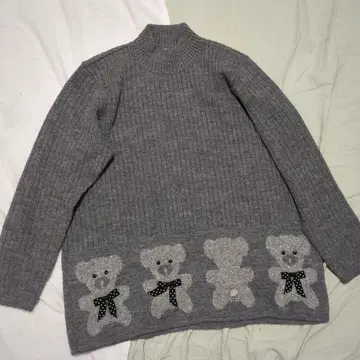 카자미도리. 심플. 고급. 귀여운 곰. 스웨터.