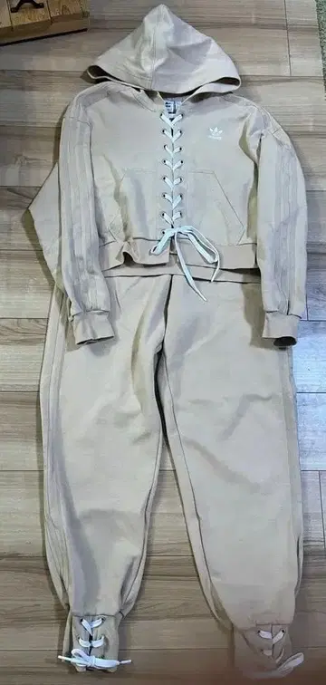 adidas 맨투맨 상하의 세트 새상품급 베이지