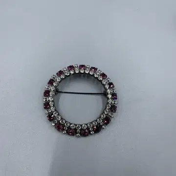 22 빈티지 보라색과 클리어 스톤의 원형 브로치