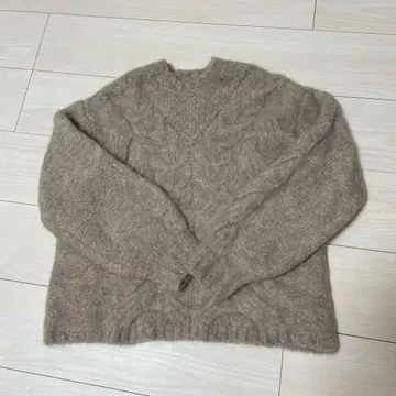 알파카 혼방 케이블 짜임 스웨터 긴팔 베이지