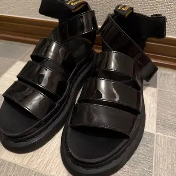 닥터마틴 CLARISSA II 에나멜 샌들 UK3