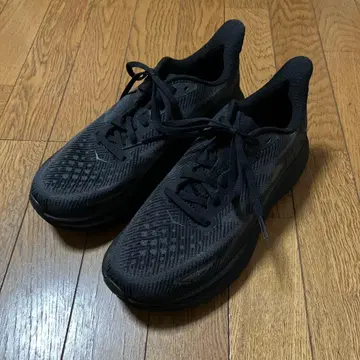 HOKA 블랙 러닝화