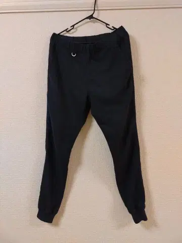 uniform experiment 블랙 계열 스트라이프 패턴 조거 팬츠