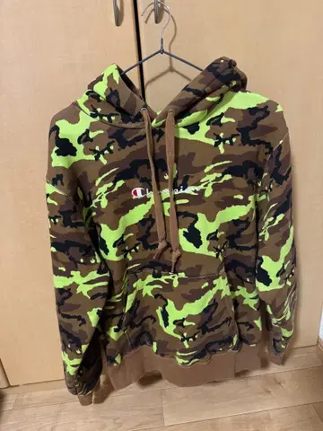 챔피언 카모플라쥬 후드티 사이즈 M