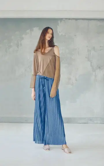 AULA AILA RANDOM PLEATED PANTS