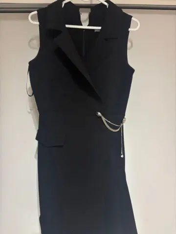 andy 슬리브리스 블랙 타이트 드레스