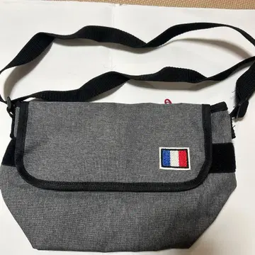 플랩 포함 그레이 숄더백 미개봉품