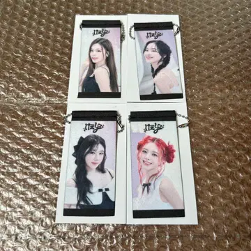 ITZY 랜덤 미니 태피스트리 키링 4종 컴프 세트