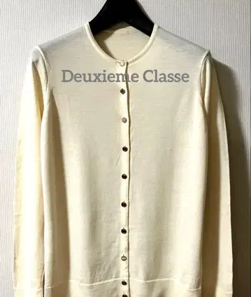 [ 새상품급 ] 두지엠 클라세 뮤즈 크루넥 울 가디건 골드 버튼