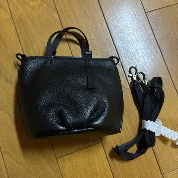 이아파피요네 미니 조절 토트백 소가죽 새상품