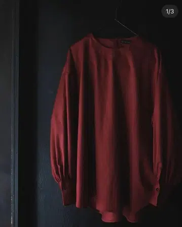 Rai Atelier 와이드 커프스 풀오버 셔츠 레드