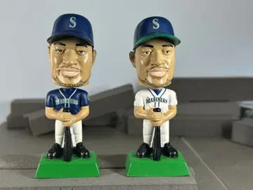Upper Deck사 이치로 보블헤드 피규어 2체 세트