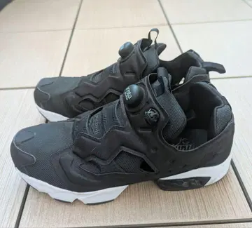 [Reebok] Instapump Fury 블랙 스니커즈