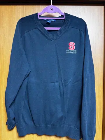 Devon & Jones 네이비 V넥 스웨터 L 사이즈