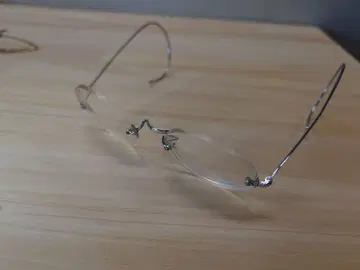 빈티지 꼬임 테두리 없는 안경