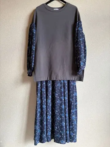 펠리시모 그레이 x 네이비 꽃무늬 티셔츠 도킹 원피스