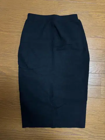 블랙 타이트 스커트 슬릿 포함