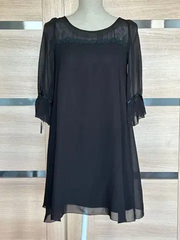 UNIVERVAL MUSE. 블랙 오부소매 튜닉 A 라인 ( M )