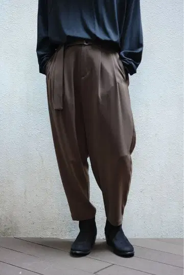 MB MYSTR 벨티드 팬츠 다크 브라운