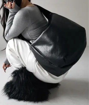 블랙 가죽 숄더백