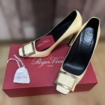 Roger Vivier 베이지 하이힐