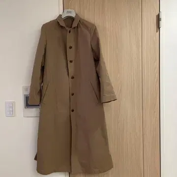 핸들룸 베이지 버튼식 롱 코트