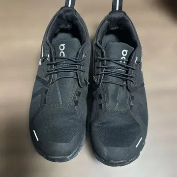 On 온 블랙 러닝화