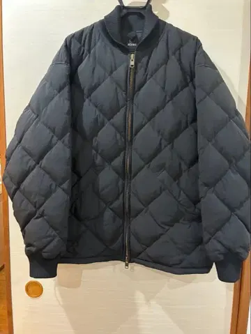 BEAMS 퀼팅 다운 자켓 블랙