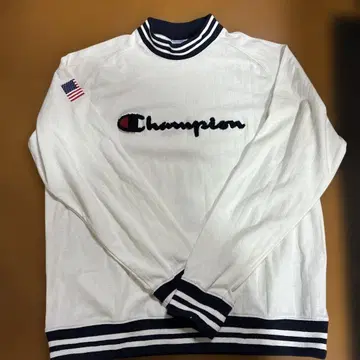 Champion 화이트 하이넥 트레이닝복