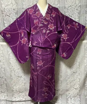 [ 앤티크 ] 귀여운 꽃무늬 기모노 순수 실크 보라색 계열 주름 있음