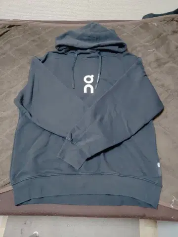 On 블랙 후드 부착 후드티 M 사이즈