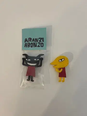 ARANZI ARONZO 캐릭터 핀 배지 2개 세트