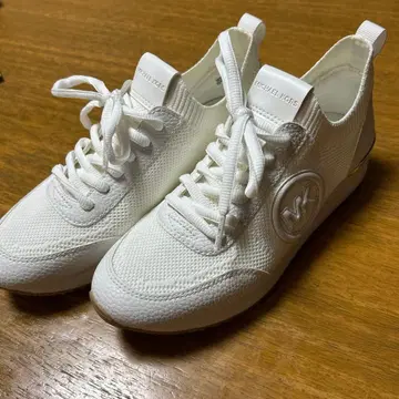 MICHAEL KORS 화이트 스니커즈